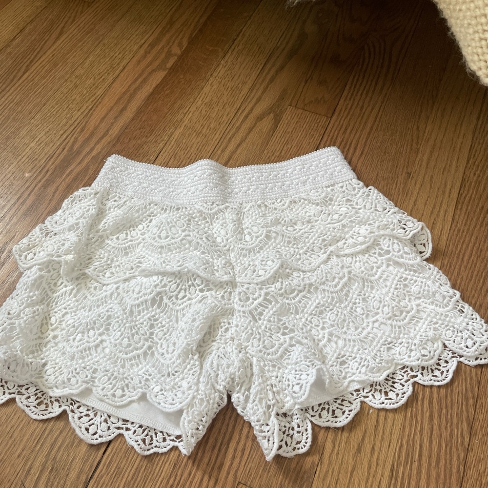 adorable white lace shorts in good condition size: 10